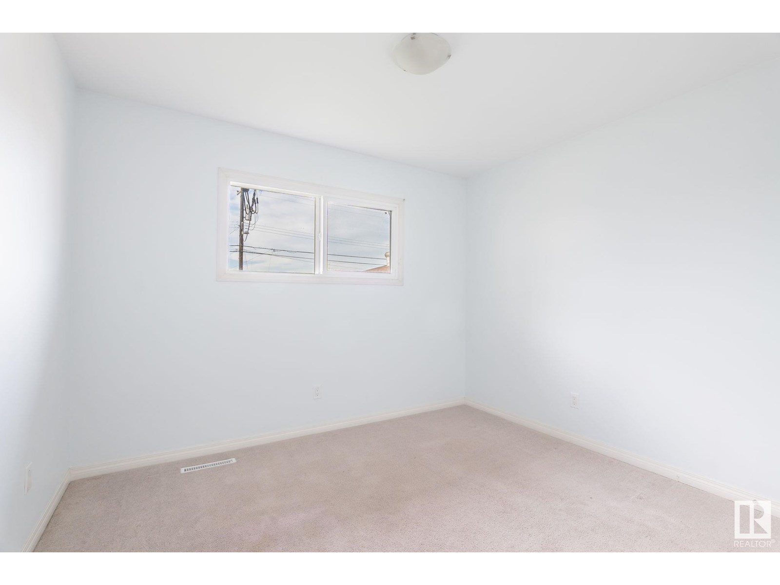 Photo 33 of 8008 129 A Av Nw, Edmonton AB