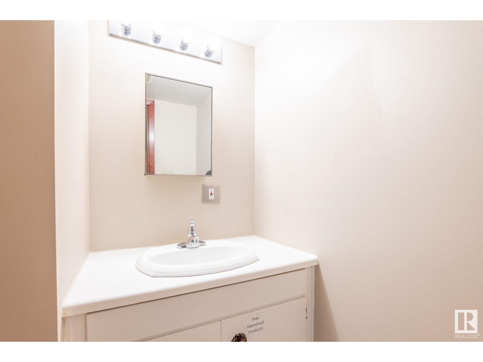 Photo 10 of 8008 129 A Av Nw, Edmonton AB