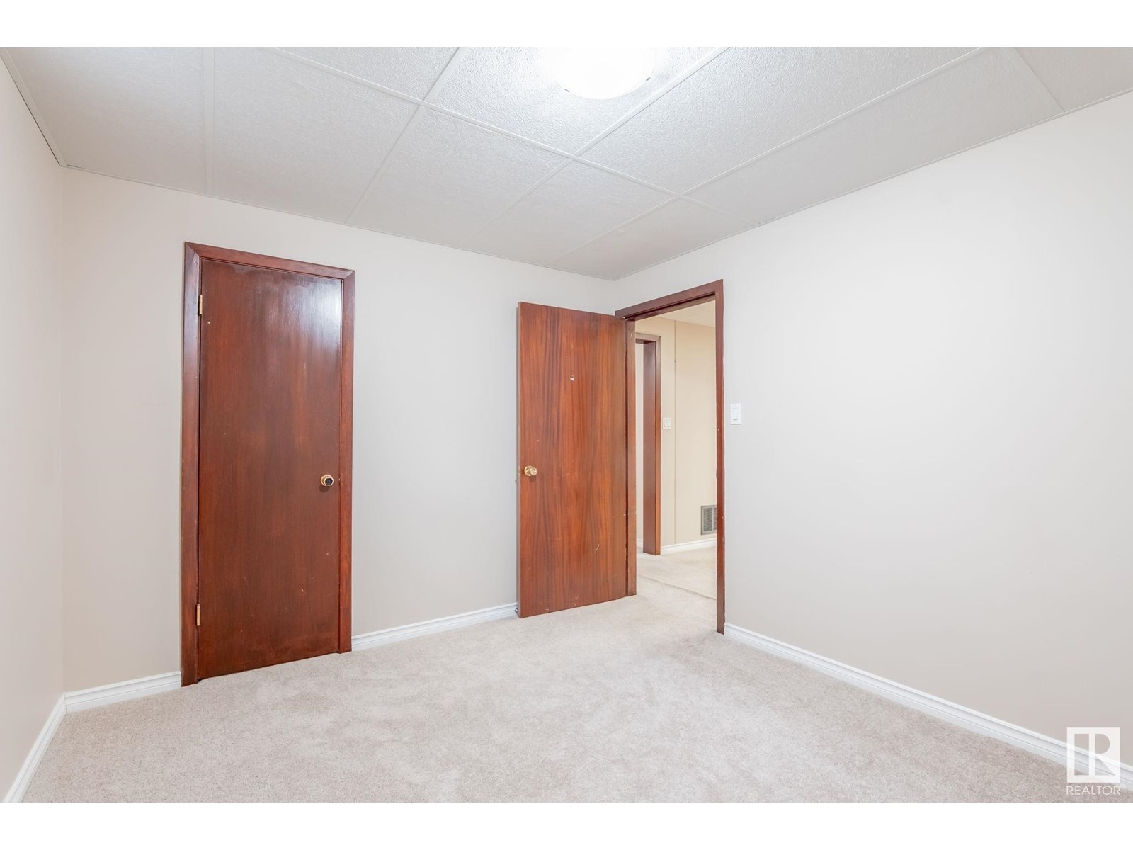 Photo 32 of 8008 129 A Av Nw, Edmonton AB