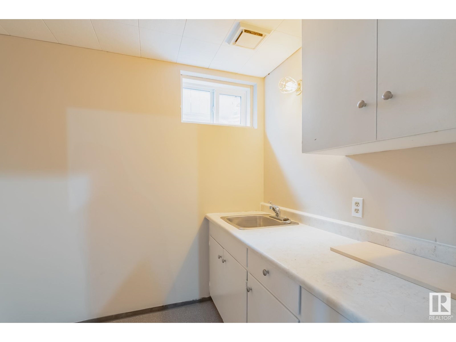 Photo 3 of 8008 129 A Av Nw, Edmonton AB