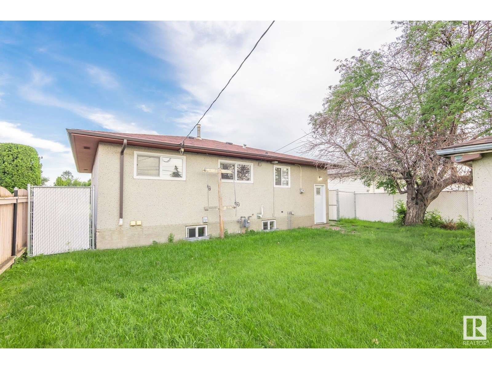 Photo 12 of 8008 129 A Av Nw, Edmonton AB