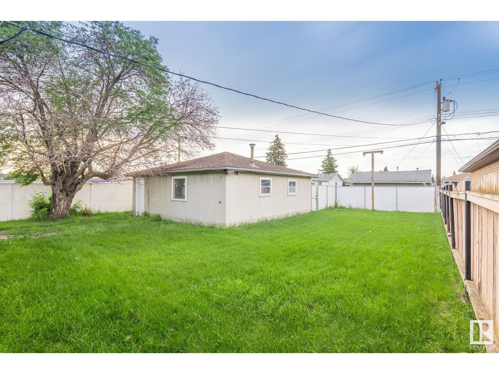 Photo 27 of 8008 129 A Av Nw, Edmonton AB