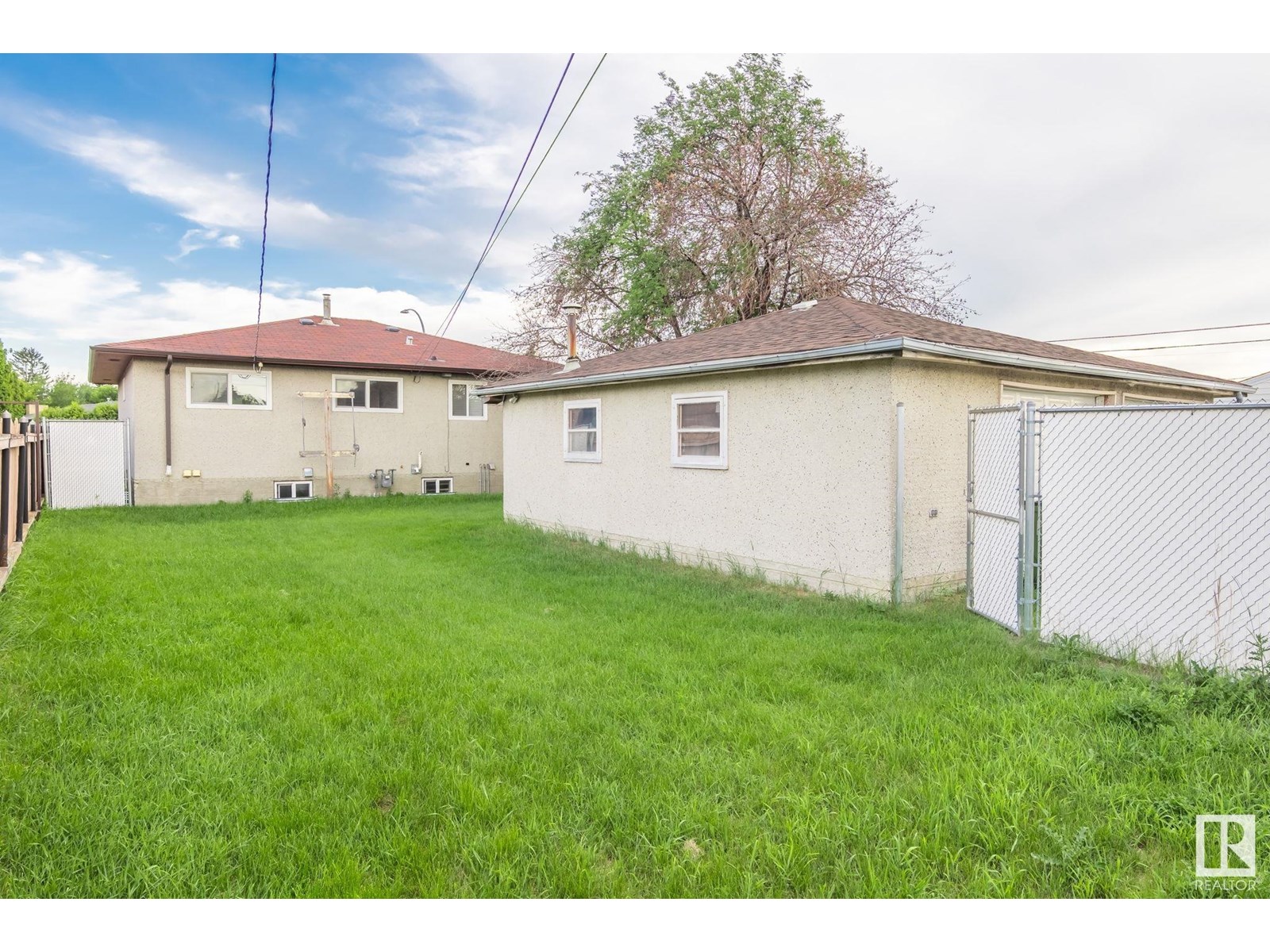 Photo 11 of 8008 129 A Av Nw, Edmonton AB