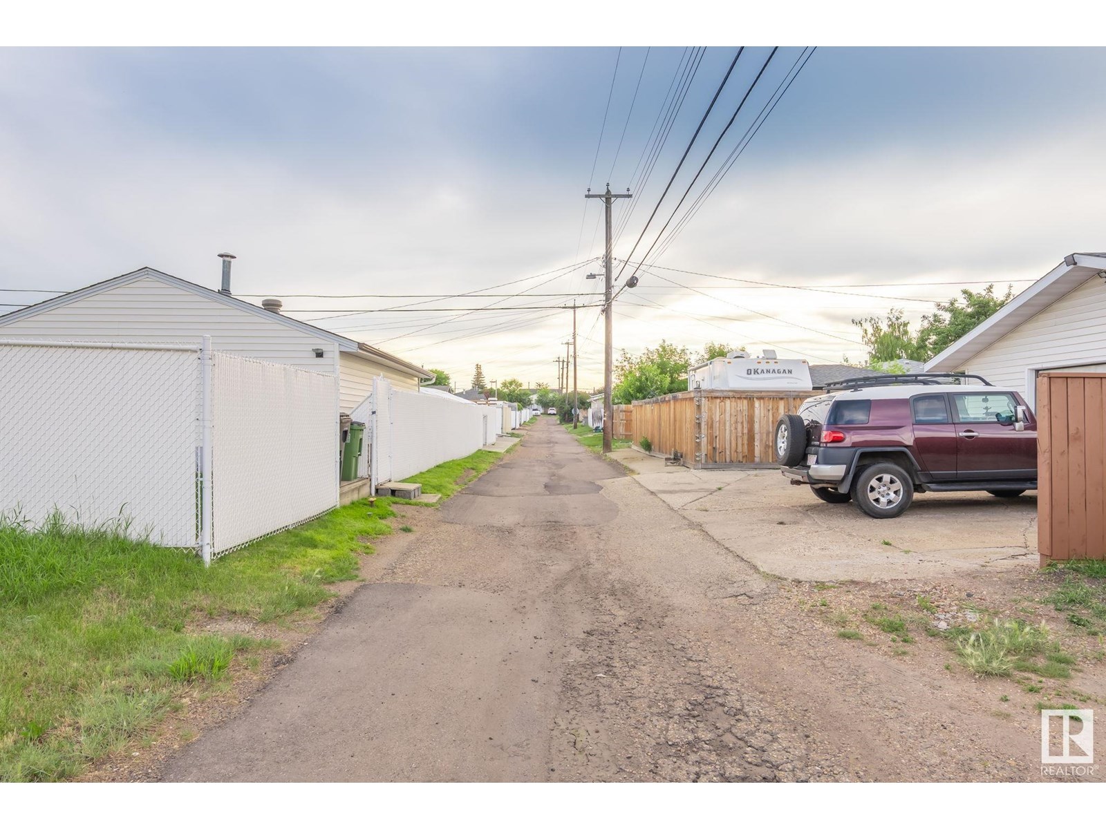 Photo 17 of 8008 129 A Av Nw, Edmonton AB