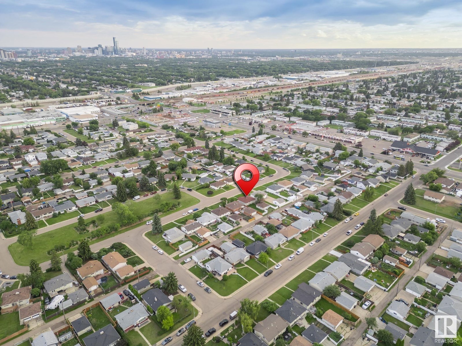 Photo 4 of 8008 129 A Av Nw, Edmonton AB