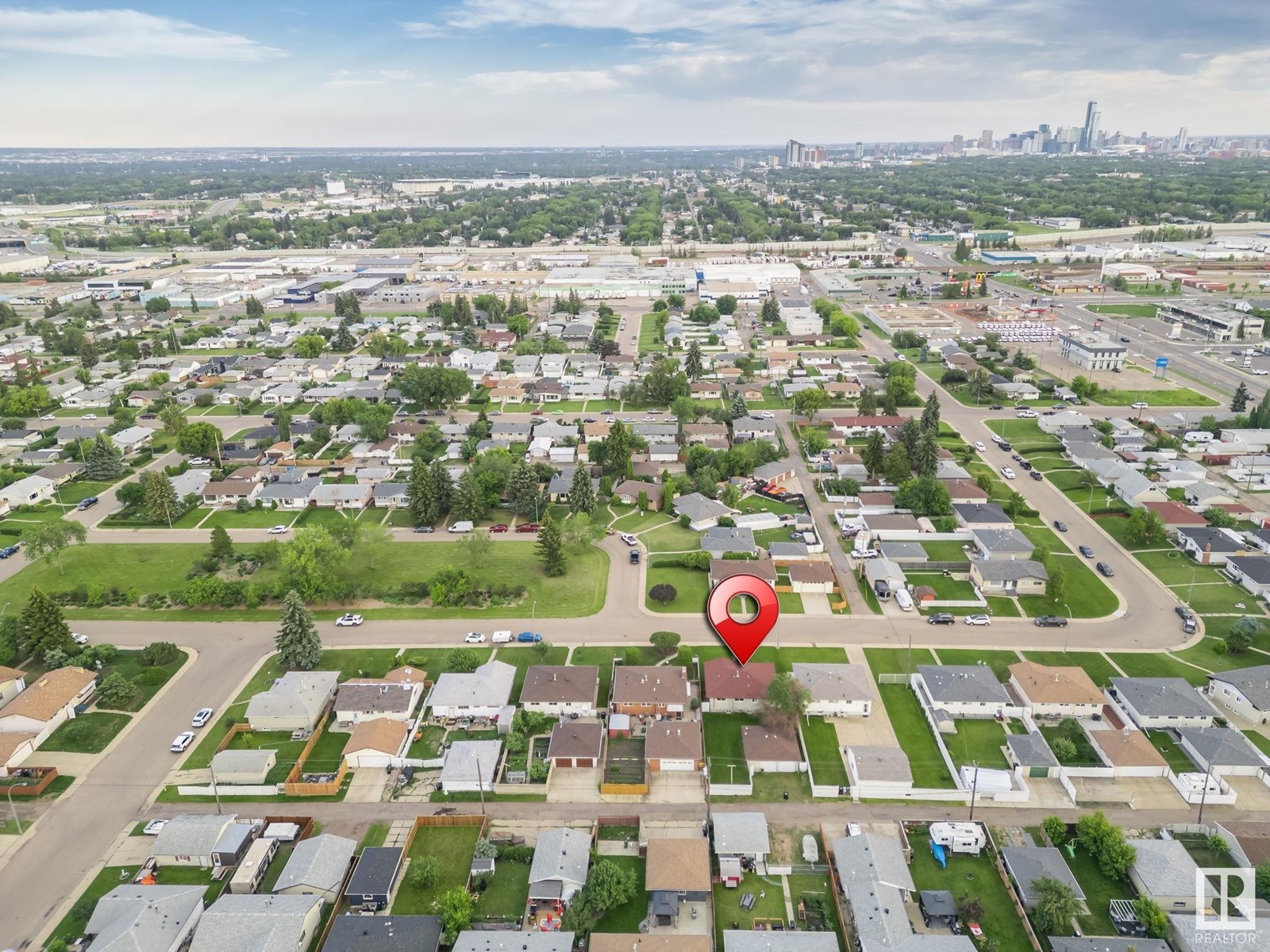Photo 8 of 8008 129 A Av Nw, Edmonton AB