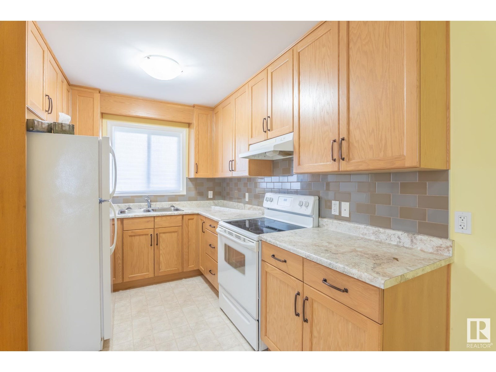 Photo 5 of 8008 129 A Av Nw, Edmonton AB