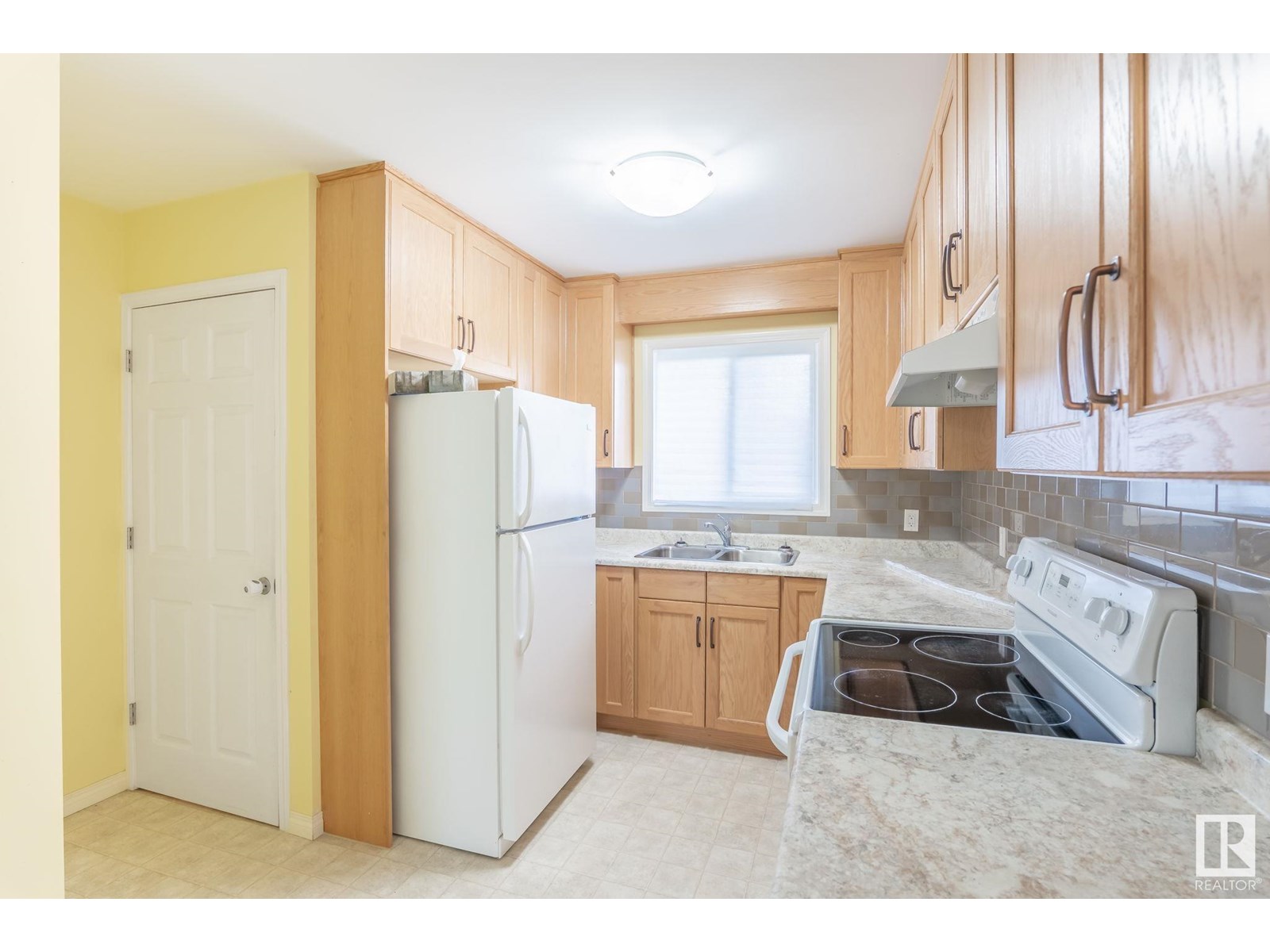 Photo 25 of 8008 129 A Av Nw, Edmonton AB