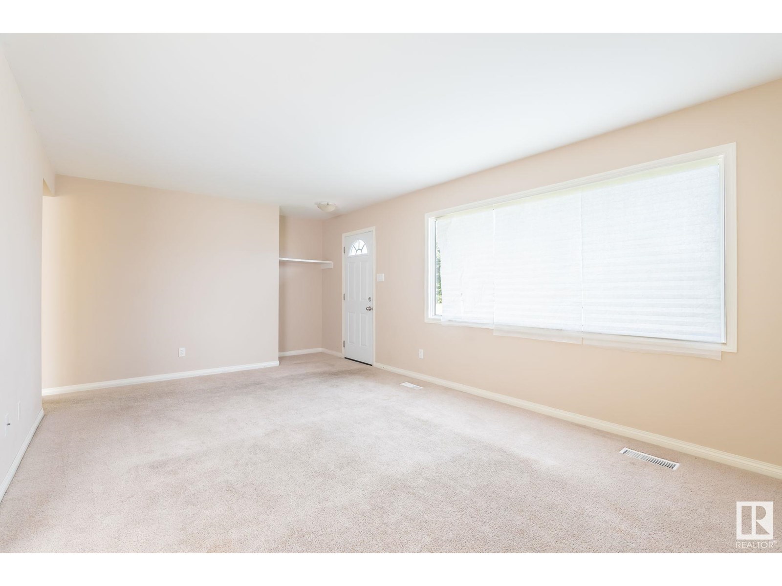 Photo 19 of 8008 129 A Av Nw, Edmonton AB