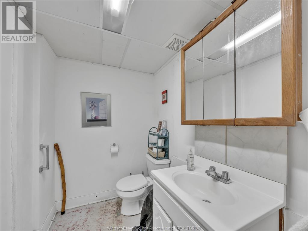 Photo 15 of 22 B Centre Street, Essex ON