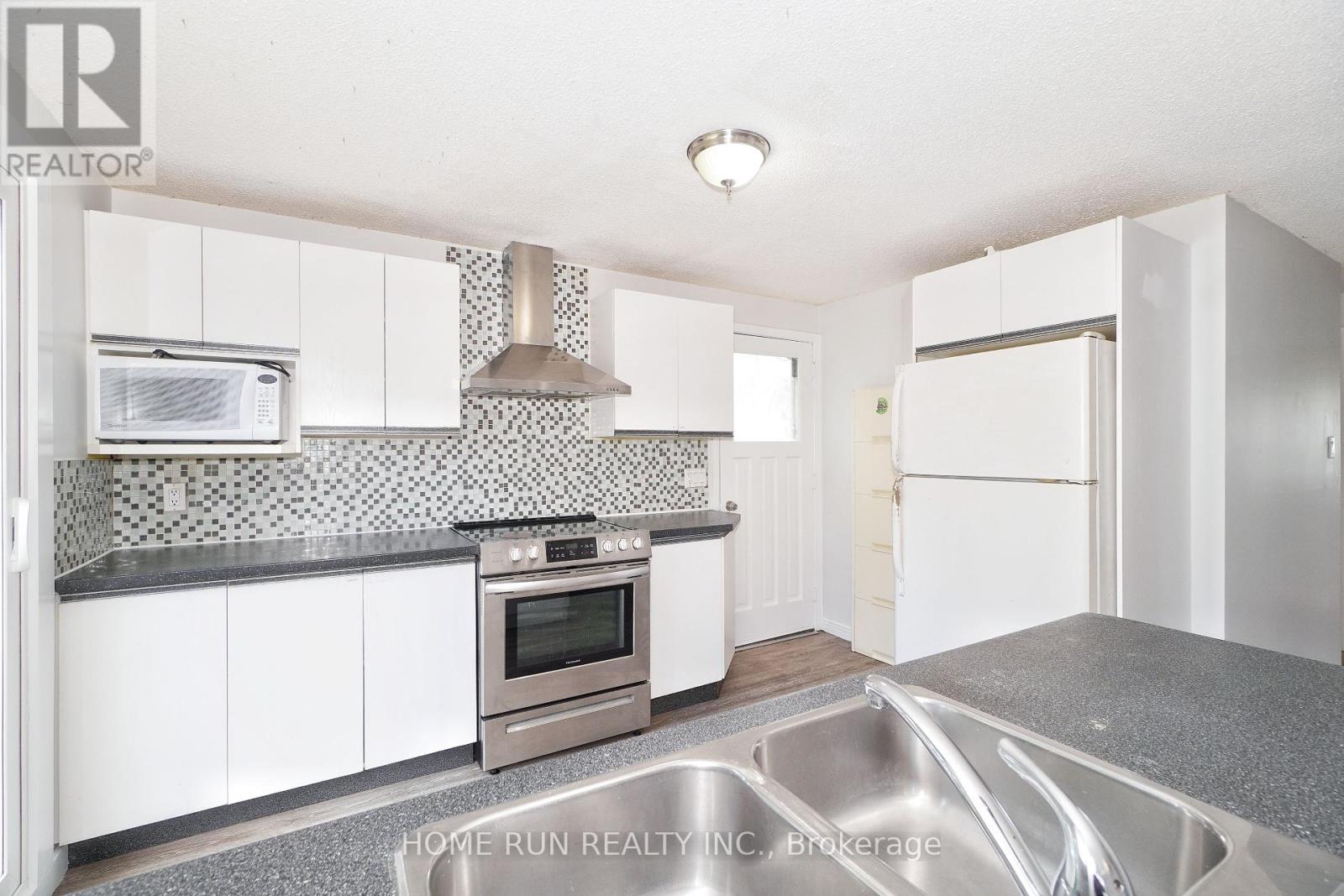 Photo 10 of 1292 Meadowlands Drive E, Ottawa ON