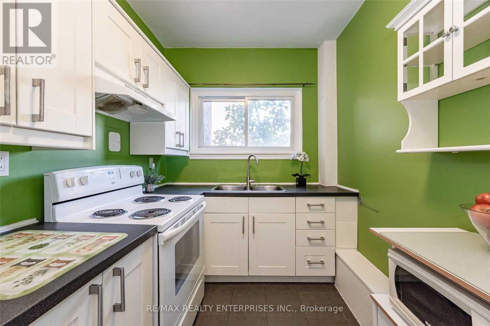 Photo 26 of 6 285 King Street, Hamilton ON