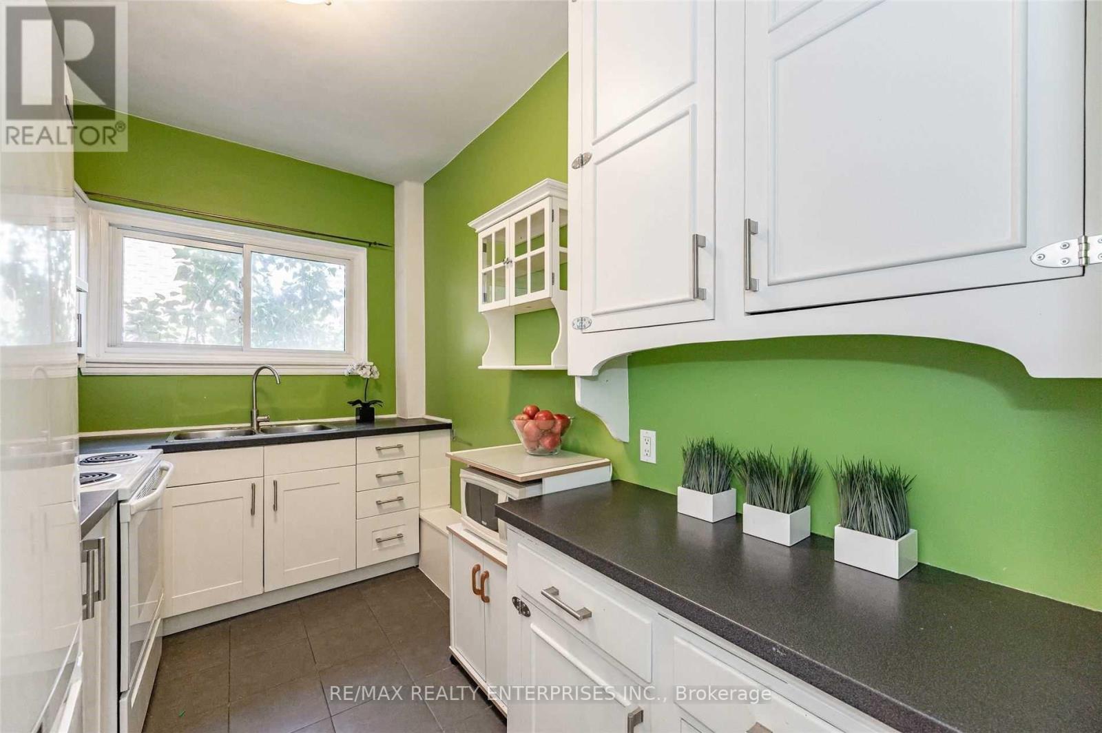 Photo 6 of 6 285 King Street, Hamilton ON