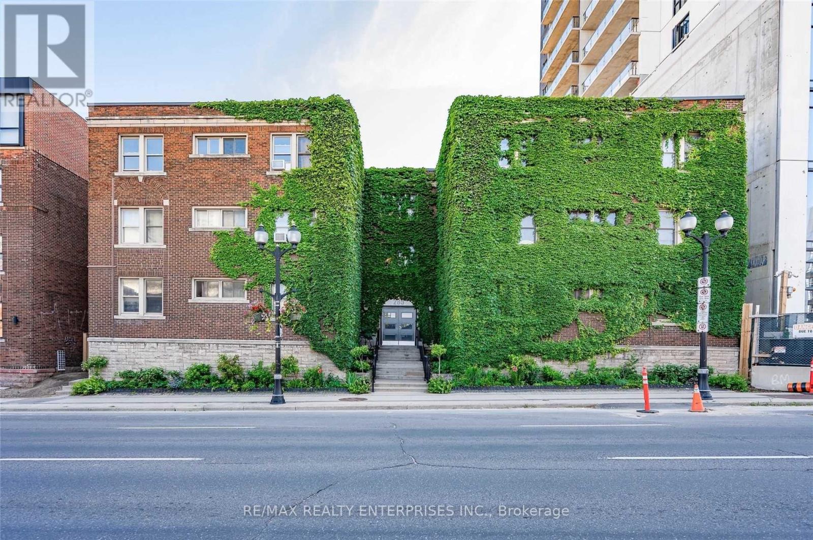 Photo 2 of 6 285 King Street, Hamilton ON
