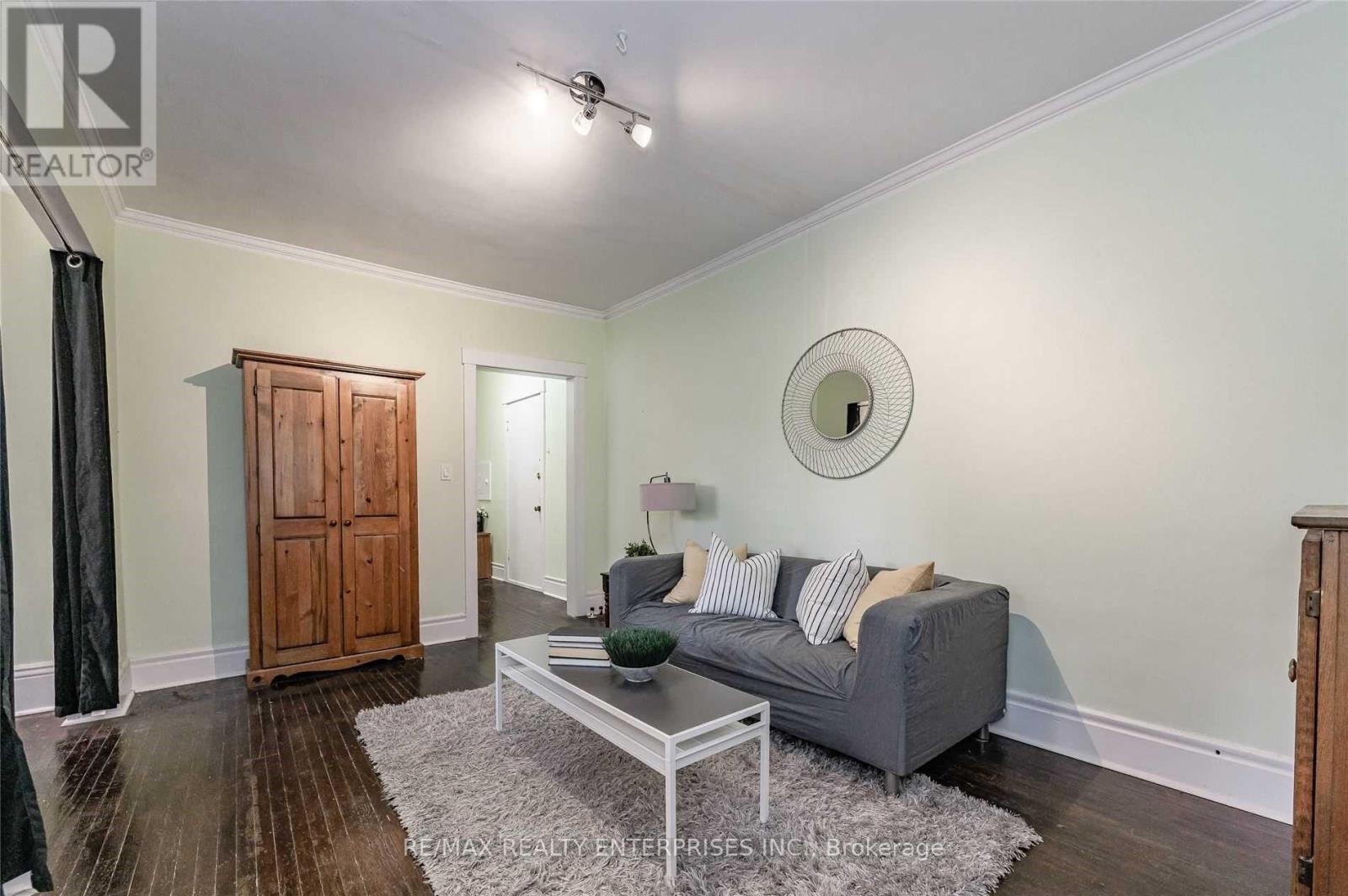 Photo 3 of 6 285 King Street, Hamilton ON