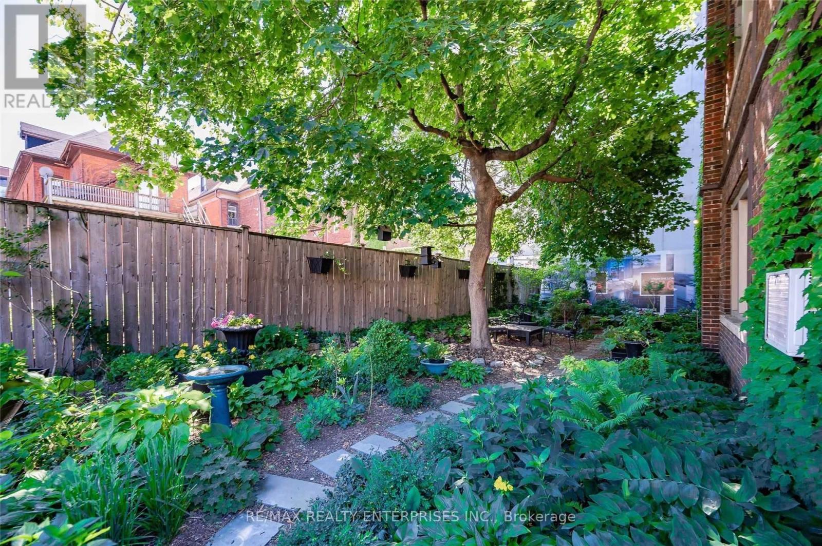 Photo 24 of 6 285 King Street, Hamilton ON