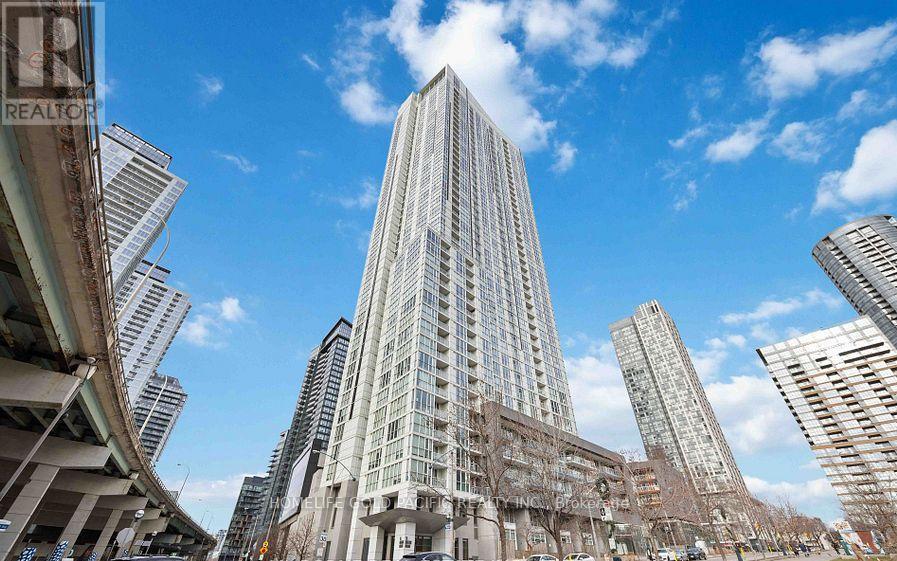 Photo 2 of 801 75 Queens Wharf Road, Toronto ON