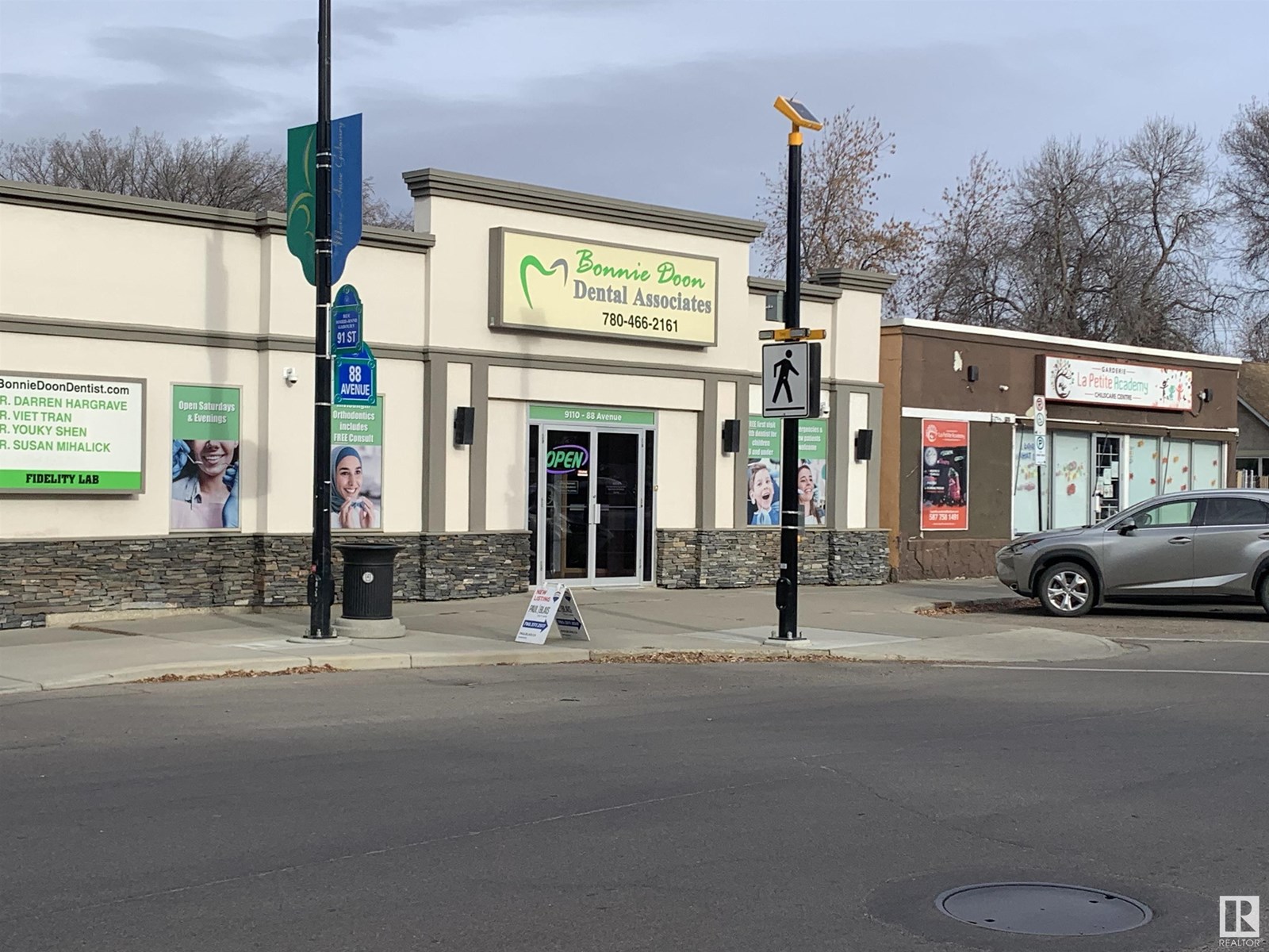 Photo 3 of 9203 88 Av Nw, Edmonton AB