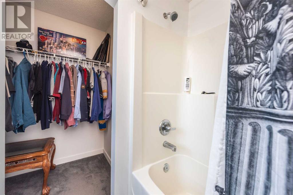 Single Family House for Sale in  Everstone Rise SW Evergreen Calgary 