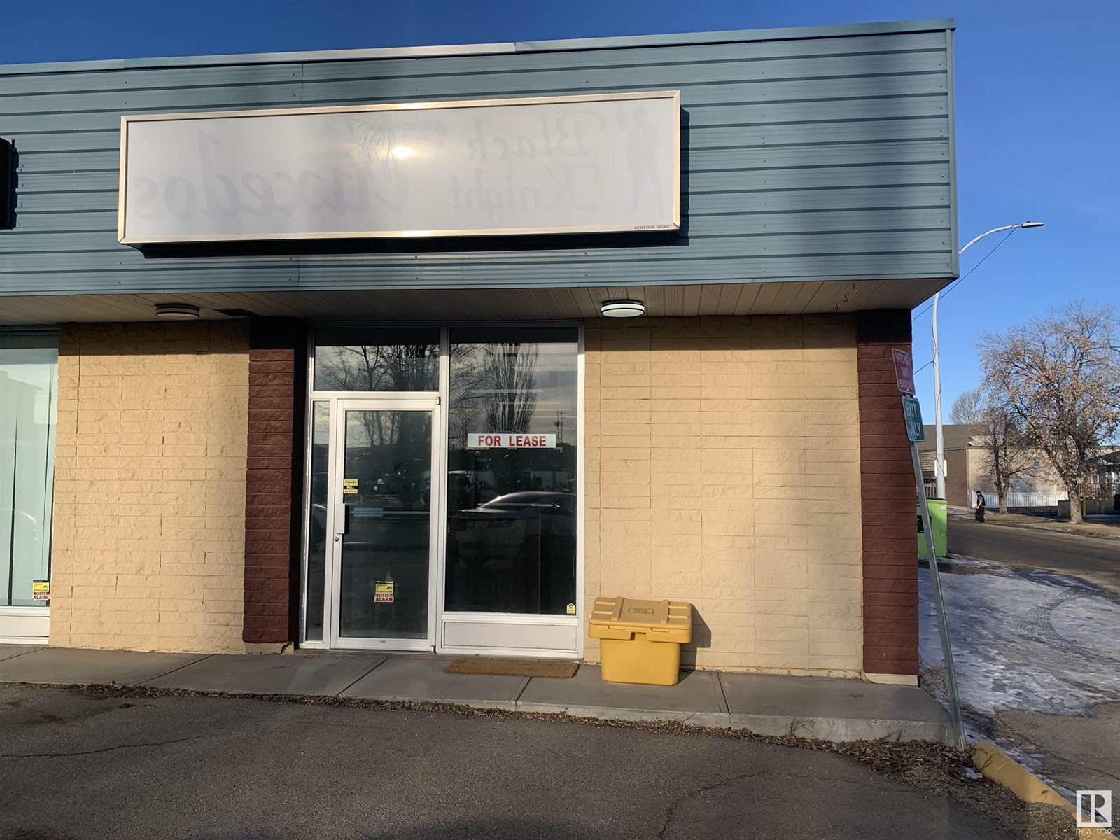 Photo 1 of 5020 49 St, Leduc AB