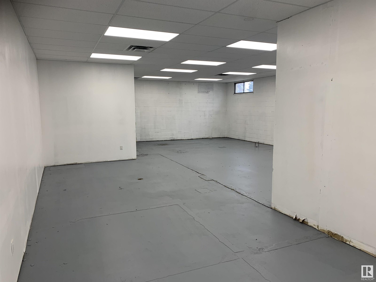 Photo 8 of 5020 49 St, Leduc AB