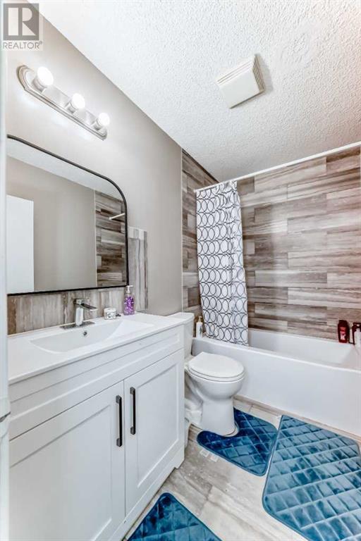 Single Family House Bi-level for Sale in  Fortalice Crescent SE Forest Heights Calgary 