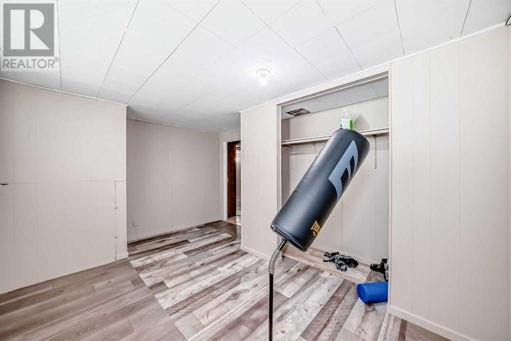 Single Family House Bi-level for Sale in  Fortalice Crescent SE Forest Heights Calgary 
