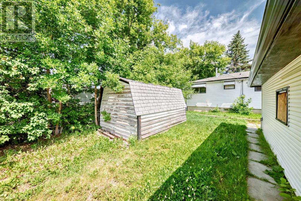 Single Family House Bi-level for Sale in  Fortalice Crescent SE Forest Heights Calgary 