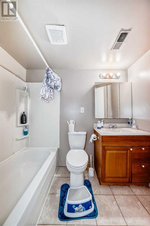 Single Family House Bi-level for Sale in  Fortalice Crescent SE Forest Heights Calgary 