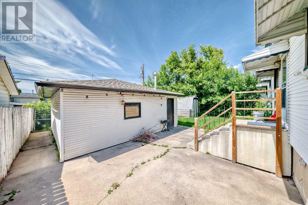 Single Family House Bi-level for Sale in  Fortalice Crescent SE Forest Heights Calgary 