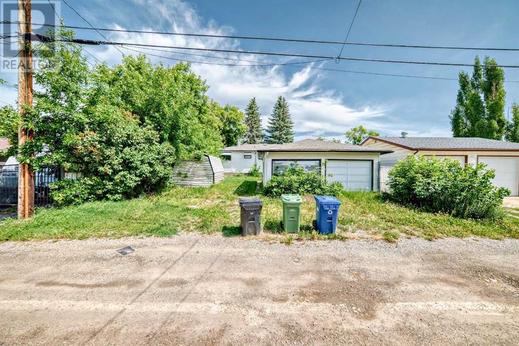 Single Family House Bi-level for Sale in  Fortalice Crescent SE Forest Heights Calgary 