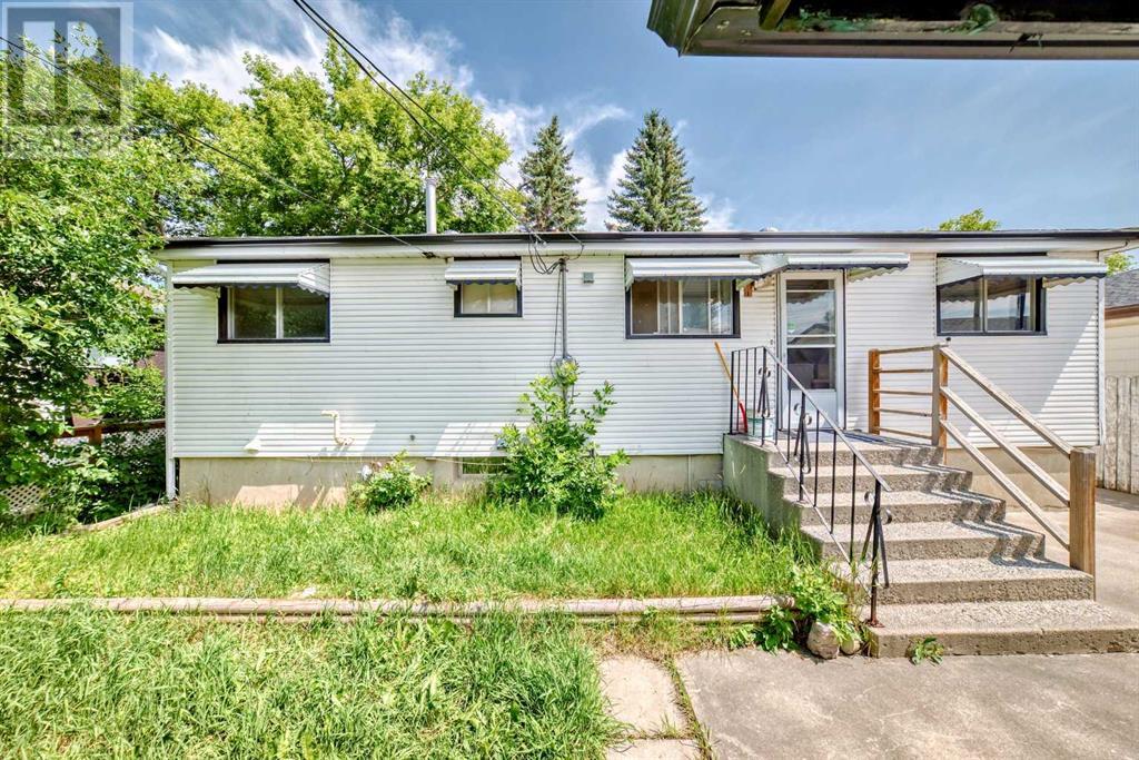 Single Family House Bi-level for Sale in  Fortalice Crescent SE Forest Heights Calgary 