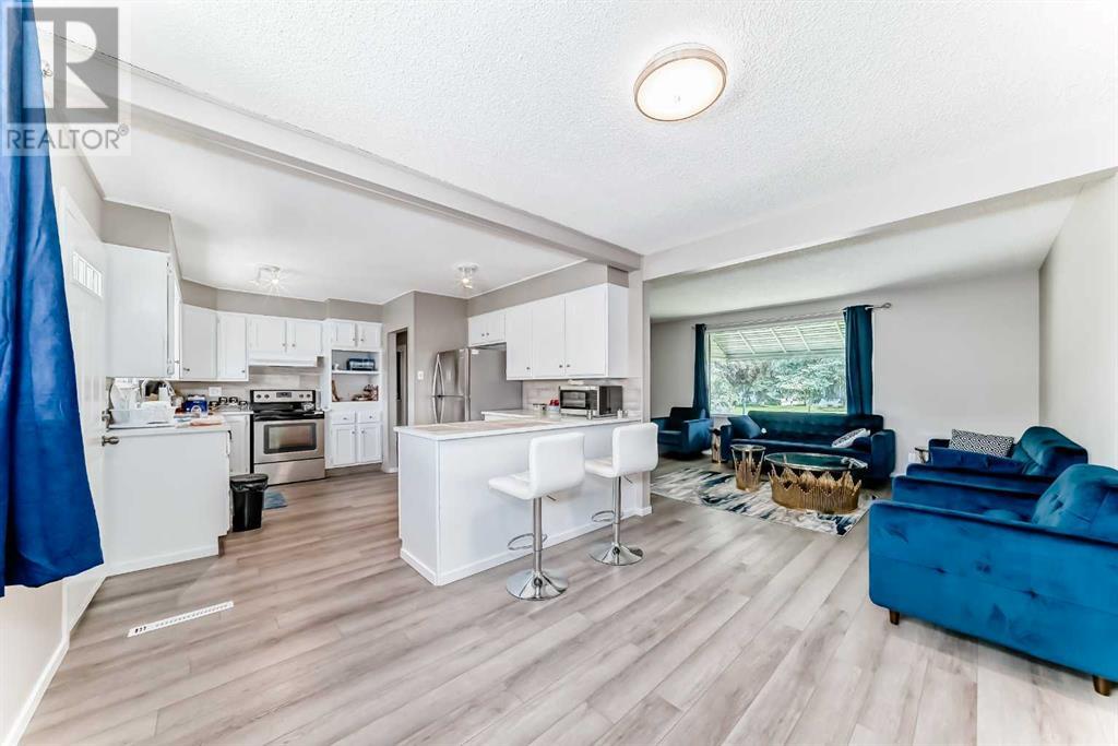 Single Family House Bi-level for Sale in  Fortalice Crescent SE Forest Heights Calgary 
