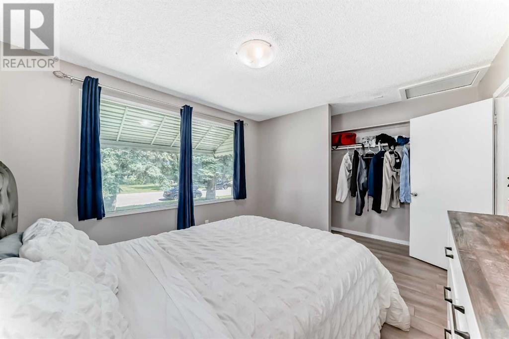 Single Family House Bi-level for Sale in  Fortalice Crescent SE Forest Heights Calgary 