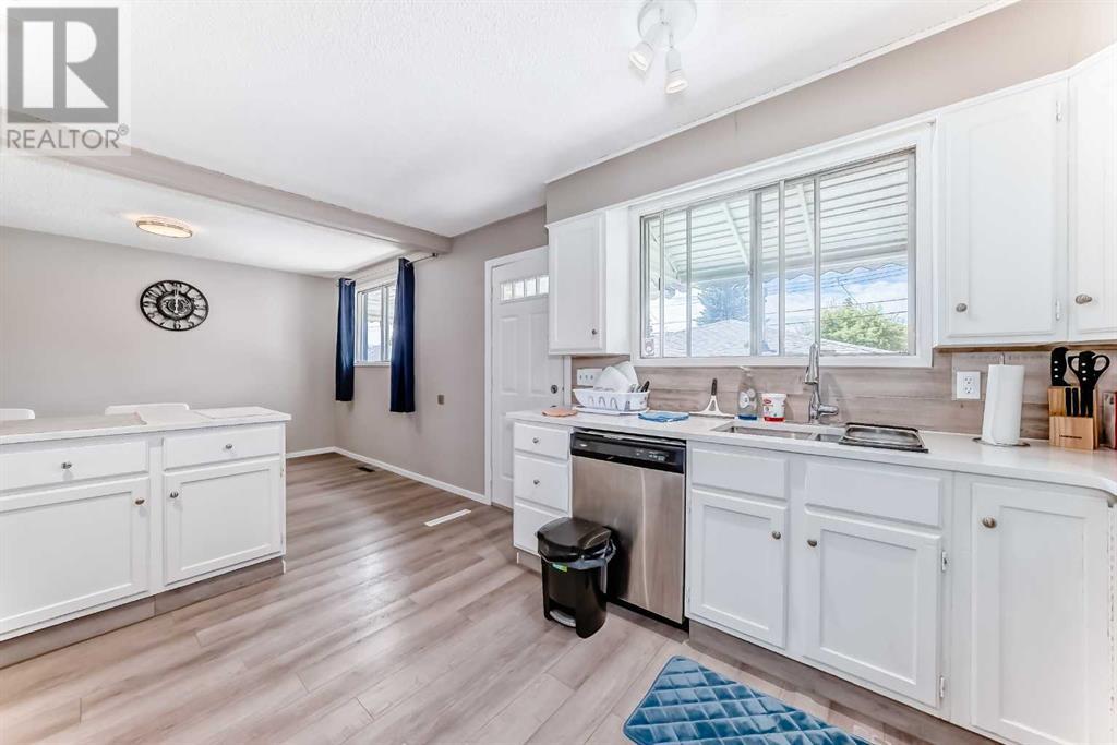Single Family House Bi-level for Sale in  Fortalice Crescent SE Forest Heights Calgary 