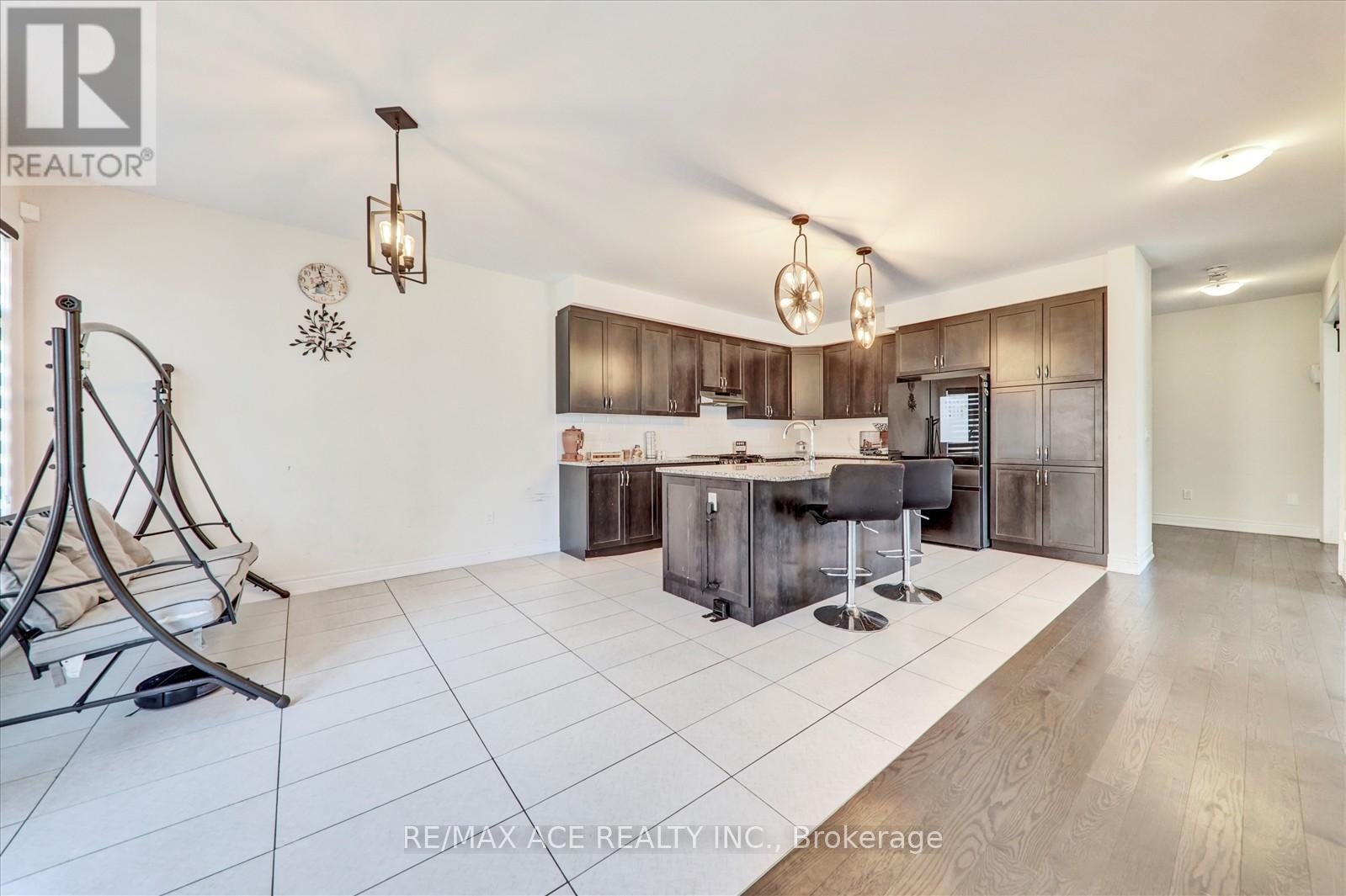 Photo 18 of 63 Wamsley Crescent, Clarington ON