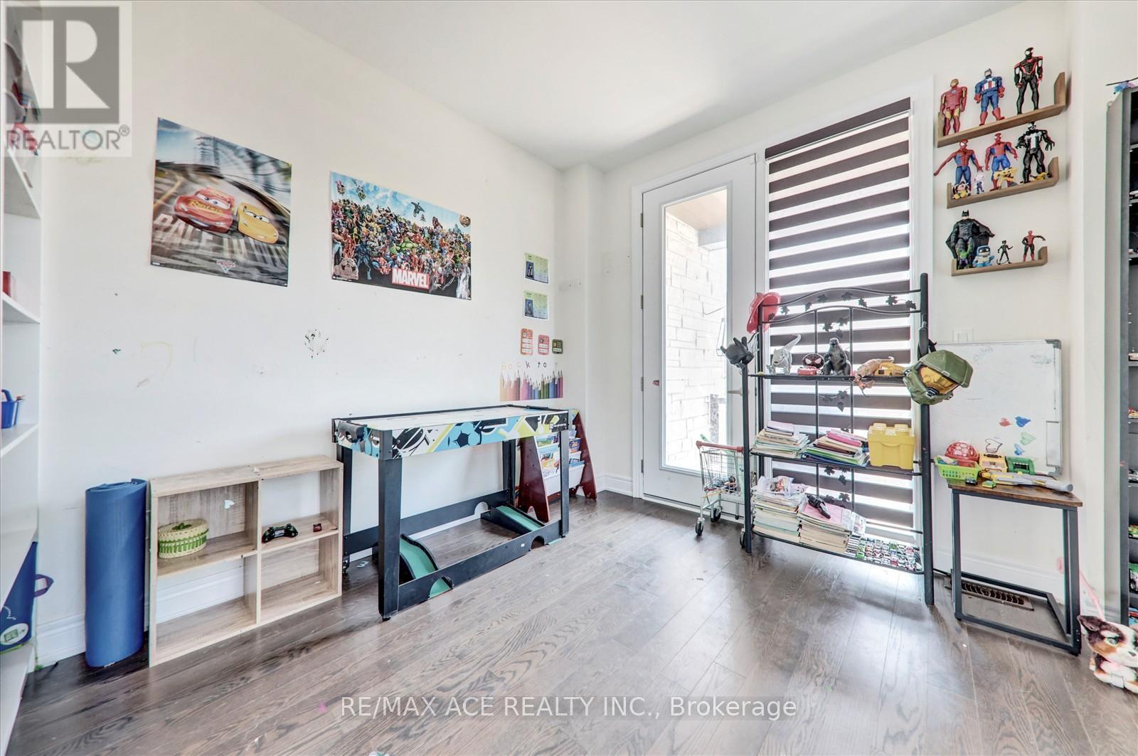 Photo 31 of 63 Wamsley Crescent, Clarington ON
