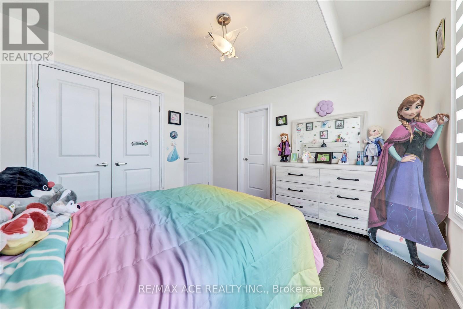 Photo 32 of 63 Wamsley Crescent, Clarington ON
