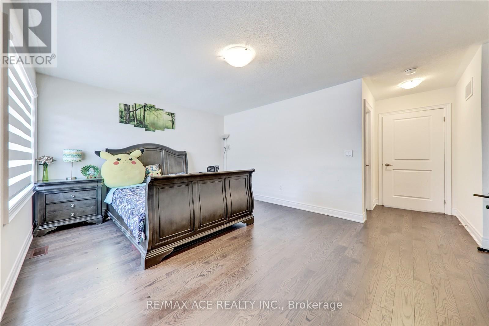Photo 22 of 63 Wamsley Crescent, Clarington ON