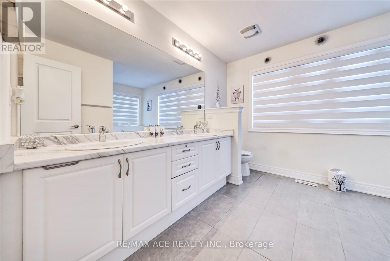 Photo 29 of 63 Wamsley Crescent, Clarington ON