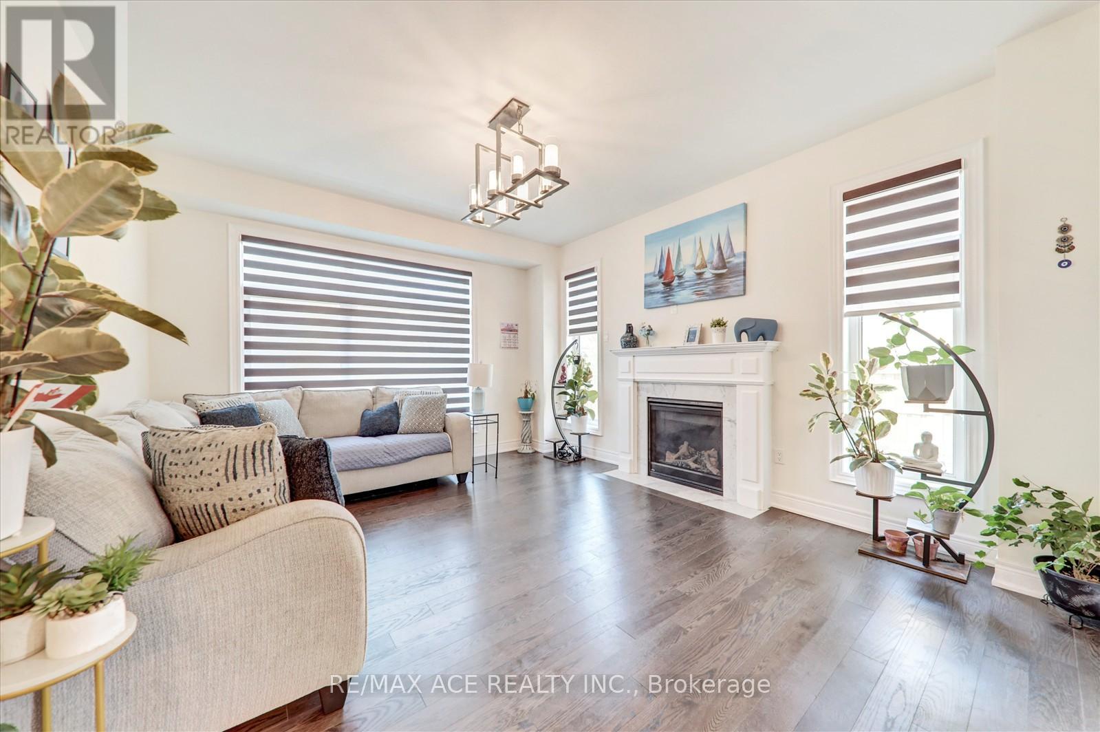 Photo 15 of 63 Wamsley Crescent, Clarington ON
