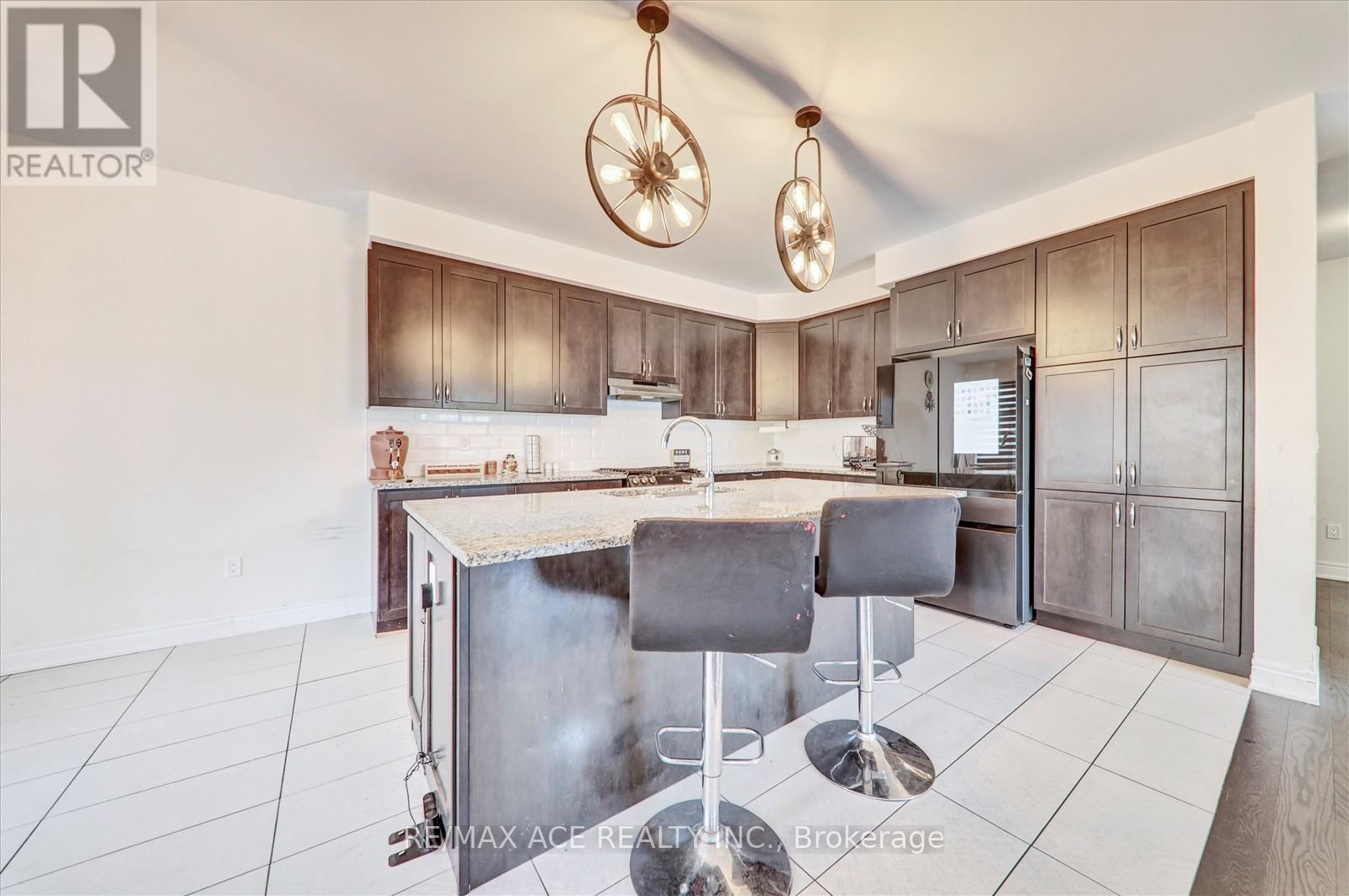 Photo 42 of 63 Wamsley Crescent, Clarington ON