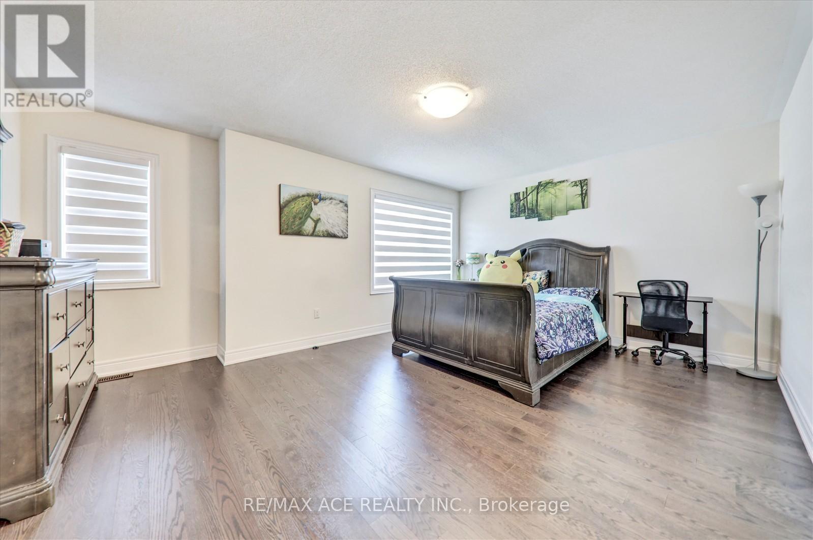 Photo 25 of 63 Wamsley Crescent, Clarington ON
