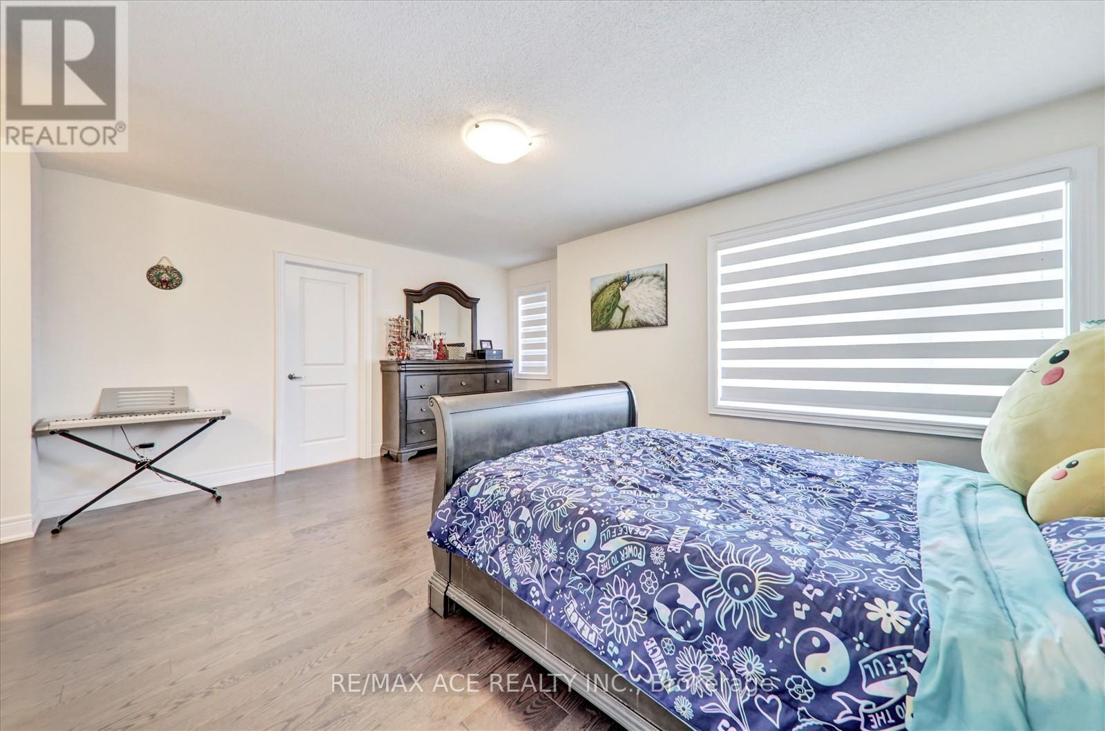 Photo 28 of 63 Wamsley Crescent, Clarington ON
