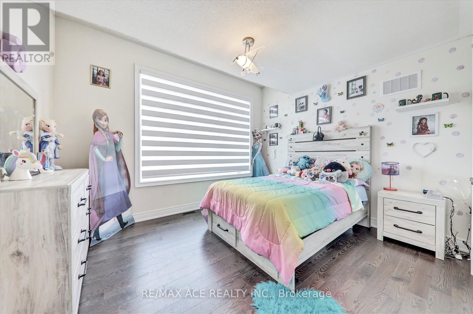 Photo 34 of 63 Wamsley Crescent, Clarington ON