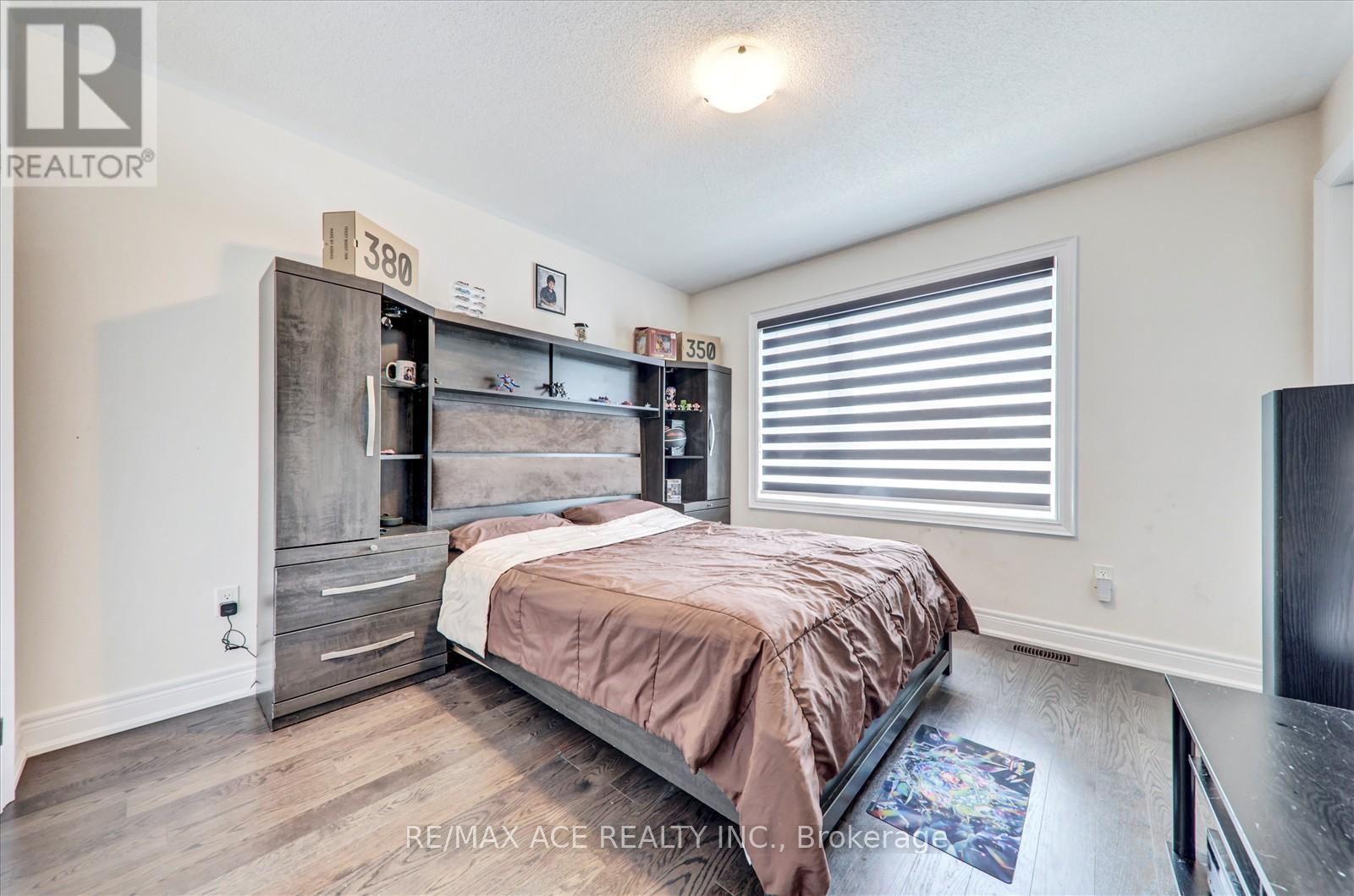 Photo 36 of 63 Wamsley Crescent, Clarington ON