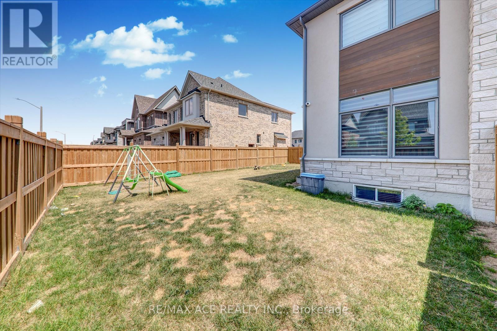 Photo 38 of 63 Wamsley Crescent, Clarington ON