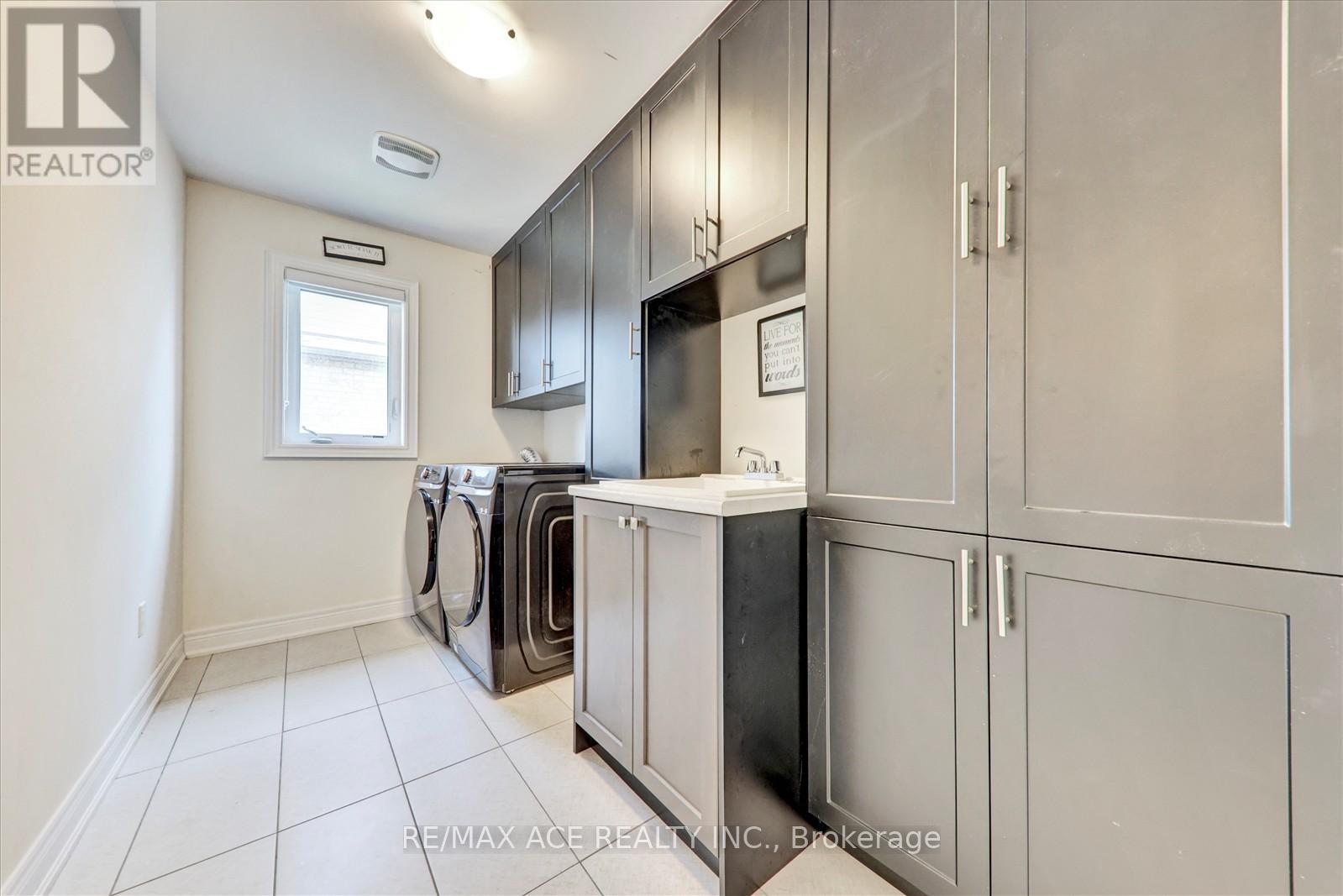 Photo 5 of 63 Wamsley Crescent, Clarington ON