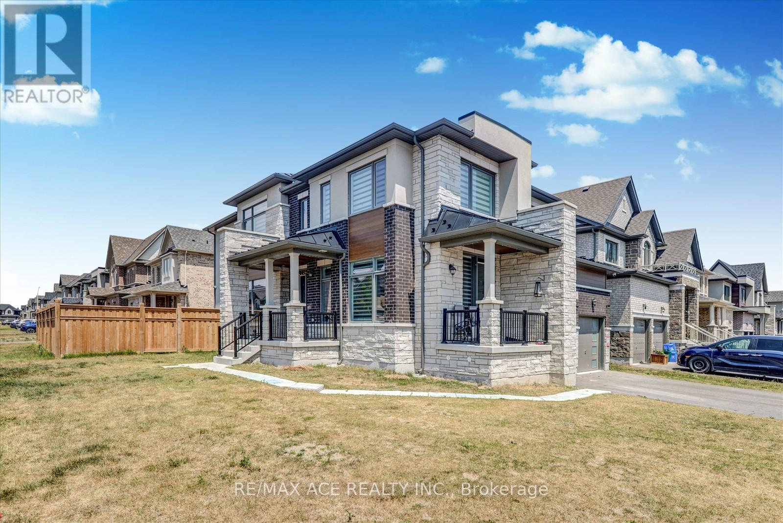 Photo 23 of 63 Wamsley Crescent, Clarington ON
