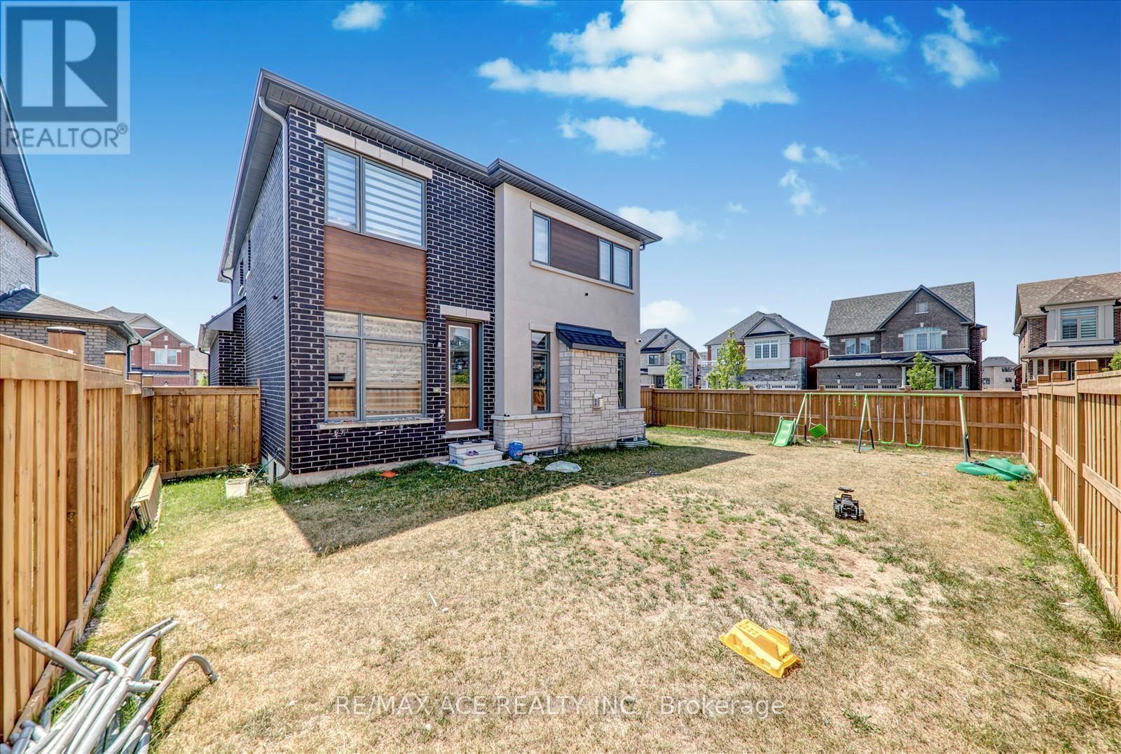 Photo 16 of 63 Wamsley Crescent, Clarington ON